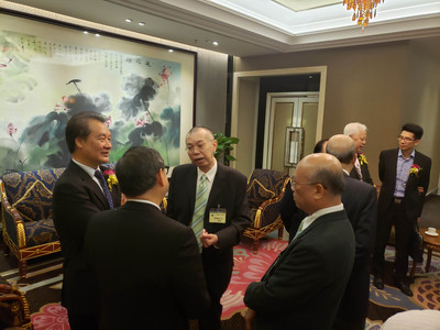 2019年會慶會長與嘉賓交談